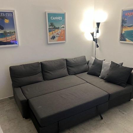 Seafront - Beautiful Flat With Aircon And Comfortable Loggia 발로리스 외부 사진
