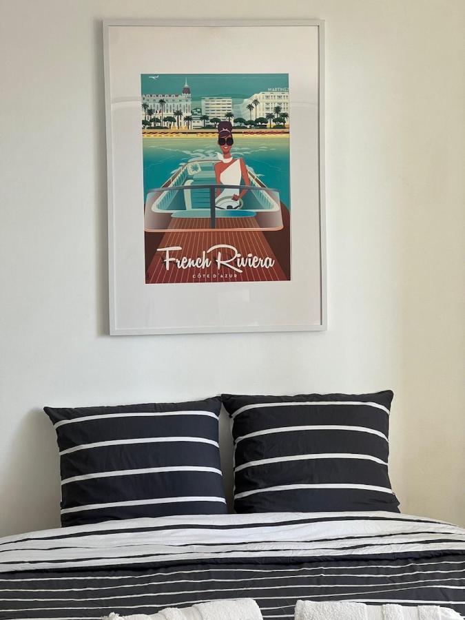 Seafront - Beautiful Flat With Aircon And Comfortable Loggia 발로리스 외부 사진