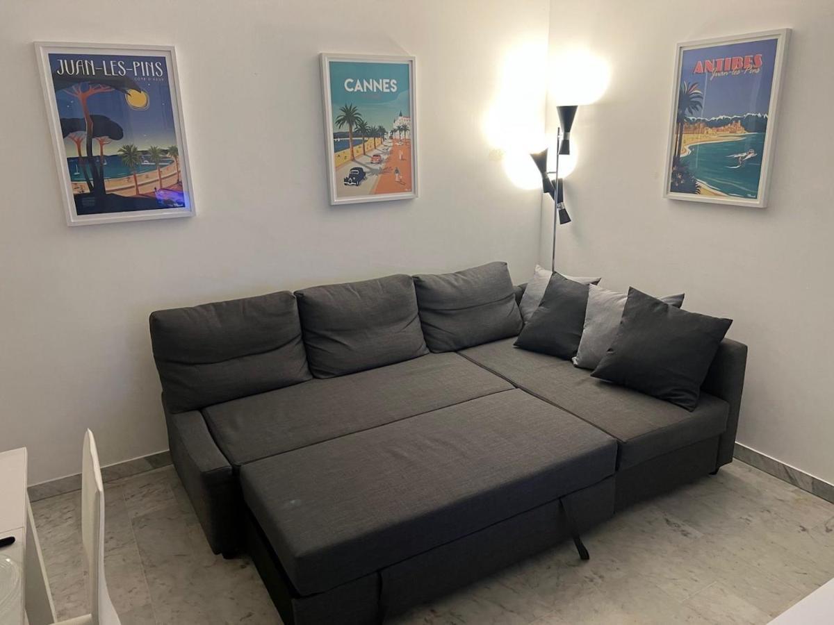 Seafront - Beautiful Flat With Aircon And Comfortable Loggia 발로리스 외부 사진