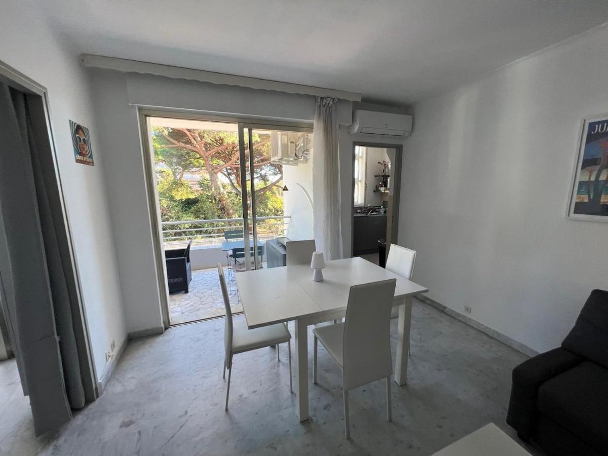 Seafront - Beautiful Flat With Aircon And Comfortable Loggia 발로리스 외부 사진