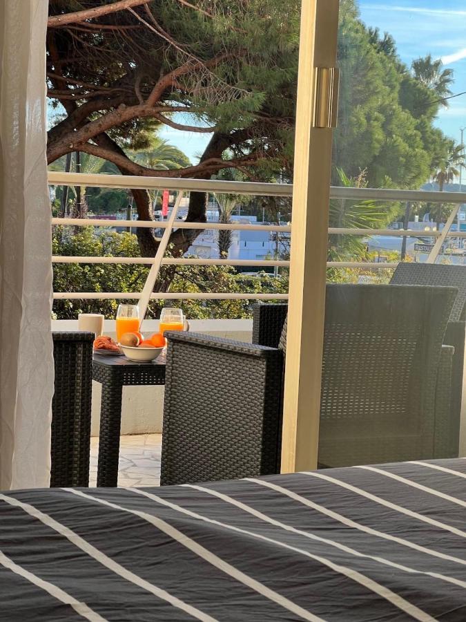 Seafront - Beautiful Flat With Aircon And Comfortable Loggia 발로리스 외부 사진