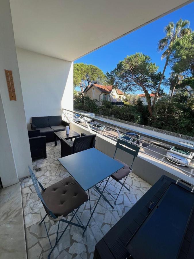 Seafront - Beautiful Flat With Aircon And Comfortable Loggia 발로리스 외부 사진