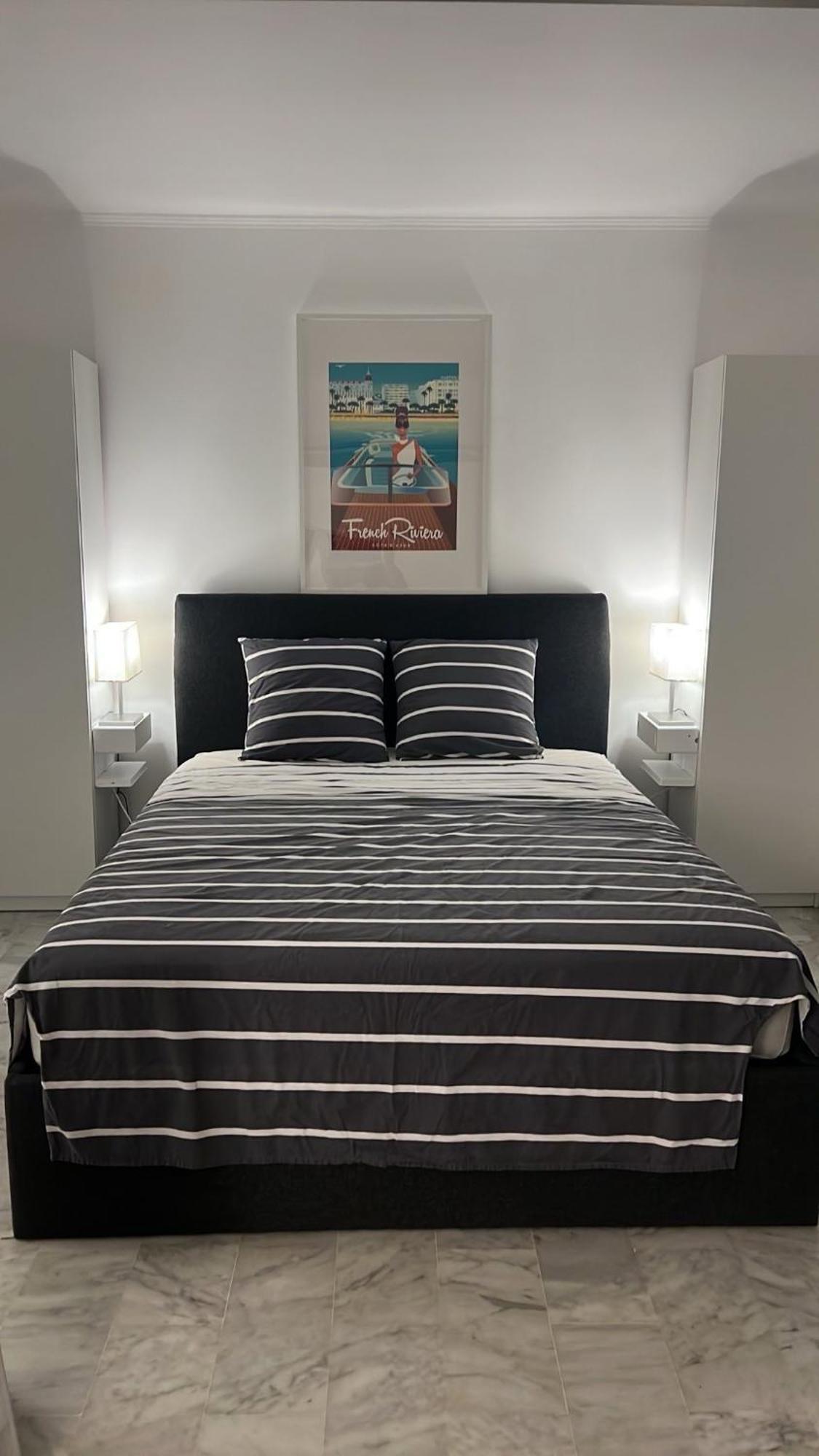 Seafront - Beautiful Flat With Aircon And Comfortable Loggia 발로리스 외부 사진
